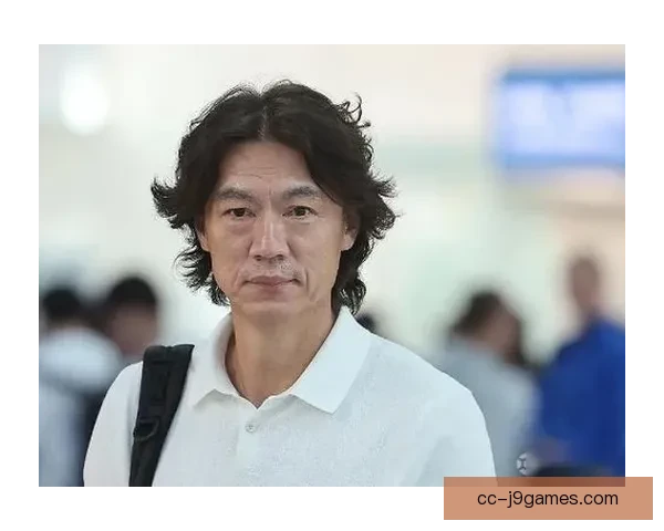 韩国男足主帅洪明甫遭遇球迷嘘声风波引发关注 18强赛初期选帅争议成焦点